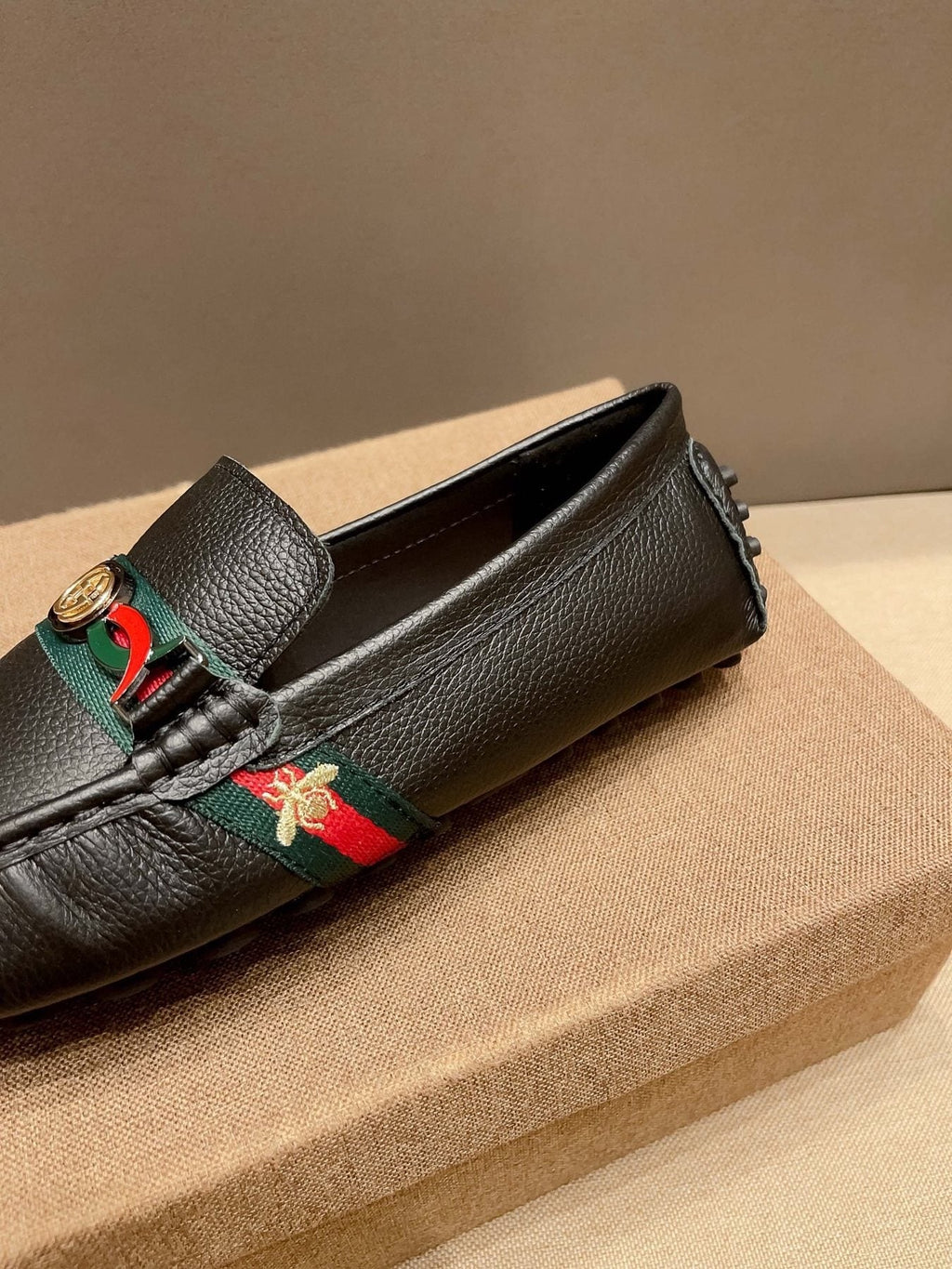 Gucci Web Accent Driving Loafers — detail