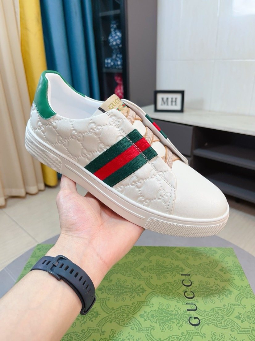 Gucci Black Stripe Low-Top Sneakers — model