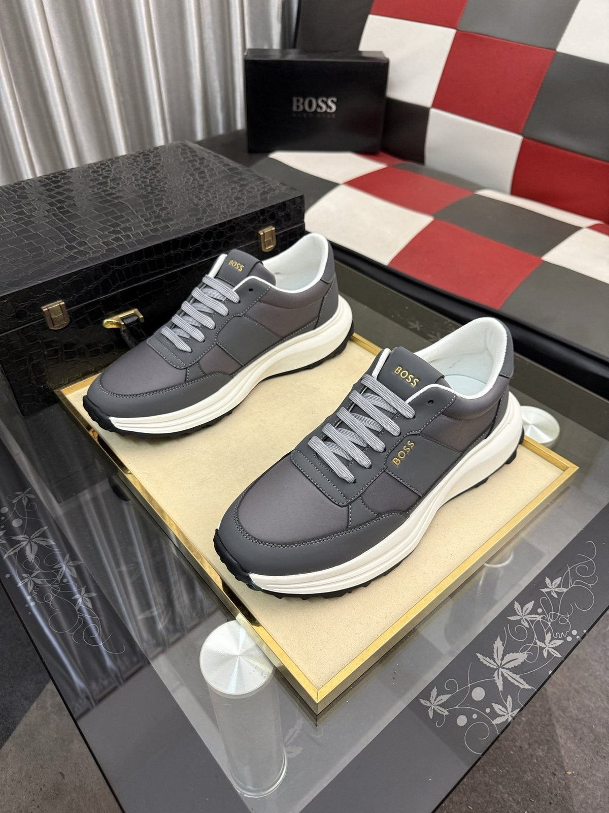 微商相册测试鞋子-BOSS Layered Low-Top Sneakers — front