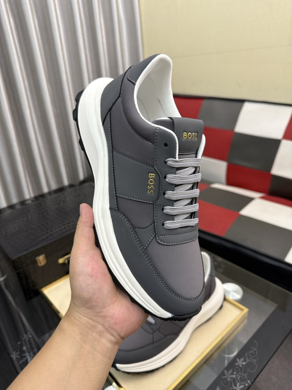 微商相册测试鞋子-BOSS Layered Low-Top Sneakers — model