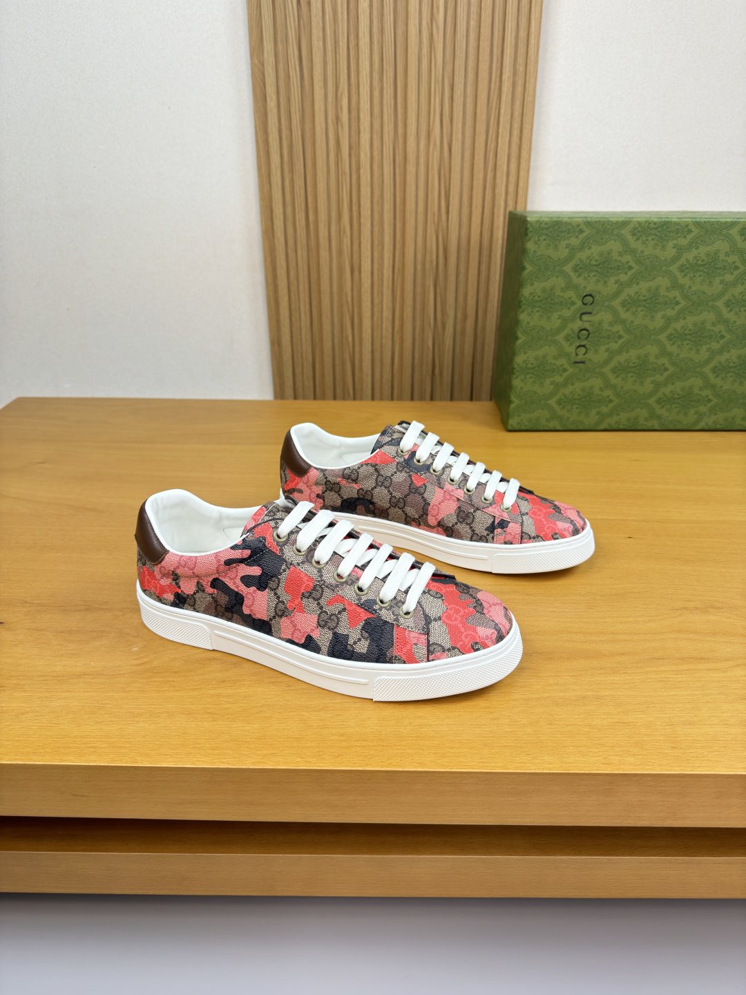 Gucci Turquoise Patterned Low-Top Sneakers — front