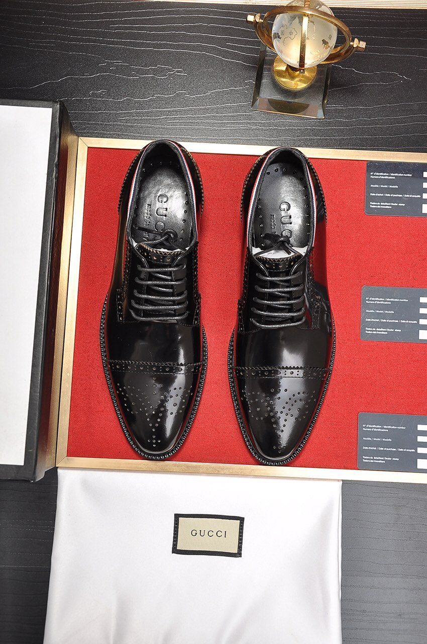 Gucci Black Burgundy Trim Lace-Up Dress Shoes — front