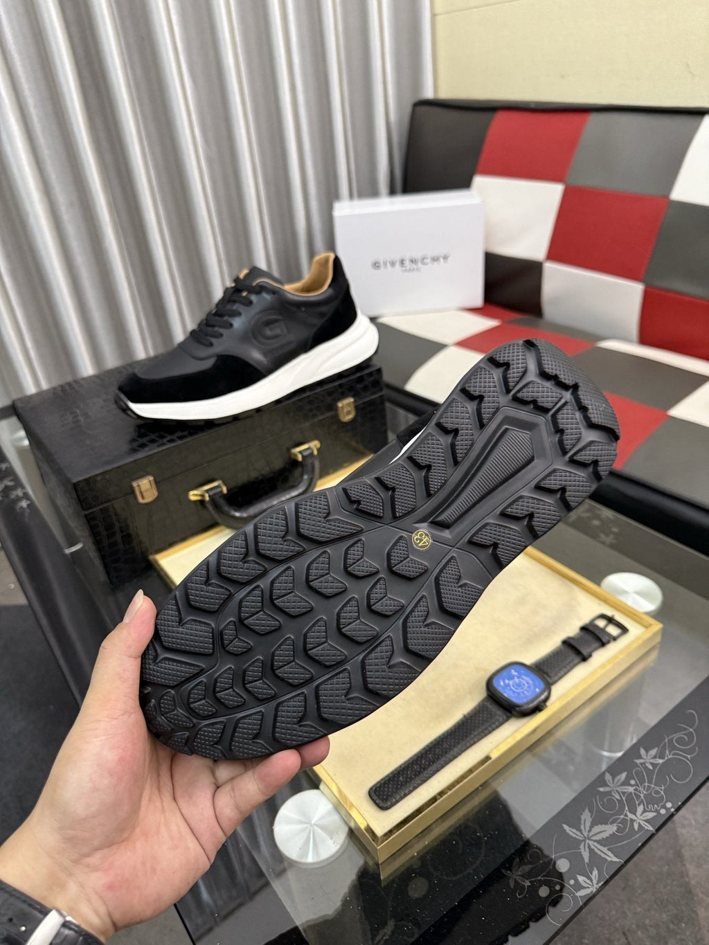 Givenchy Panel Low-Top Sneakers — detail