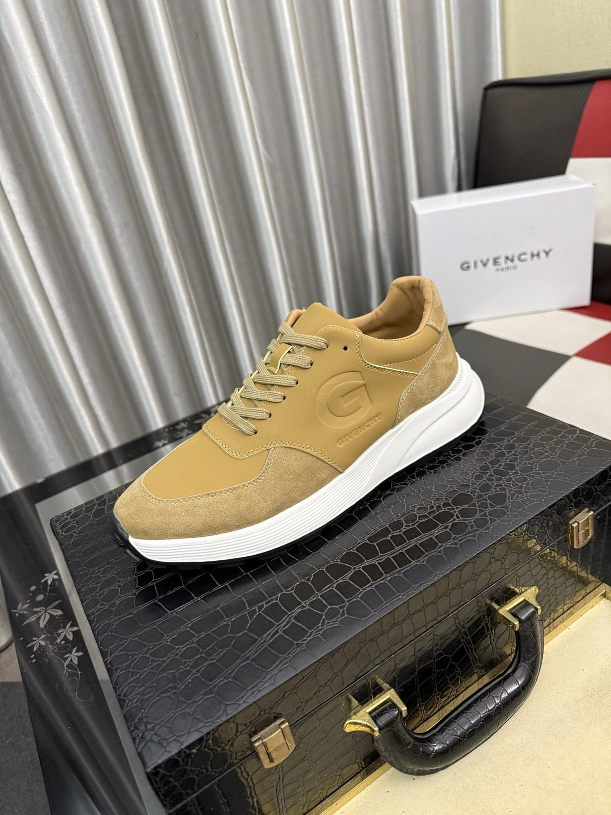 Givenchy Panel Low-Top Sneakers — front