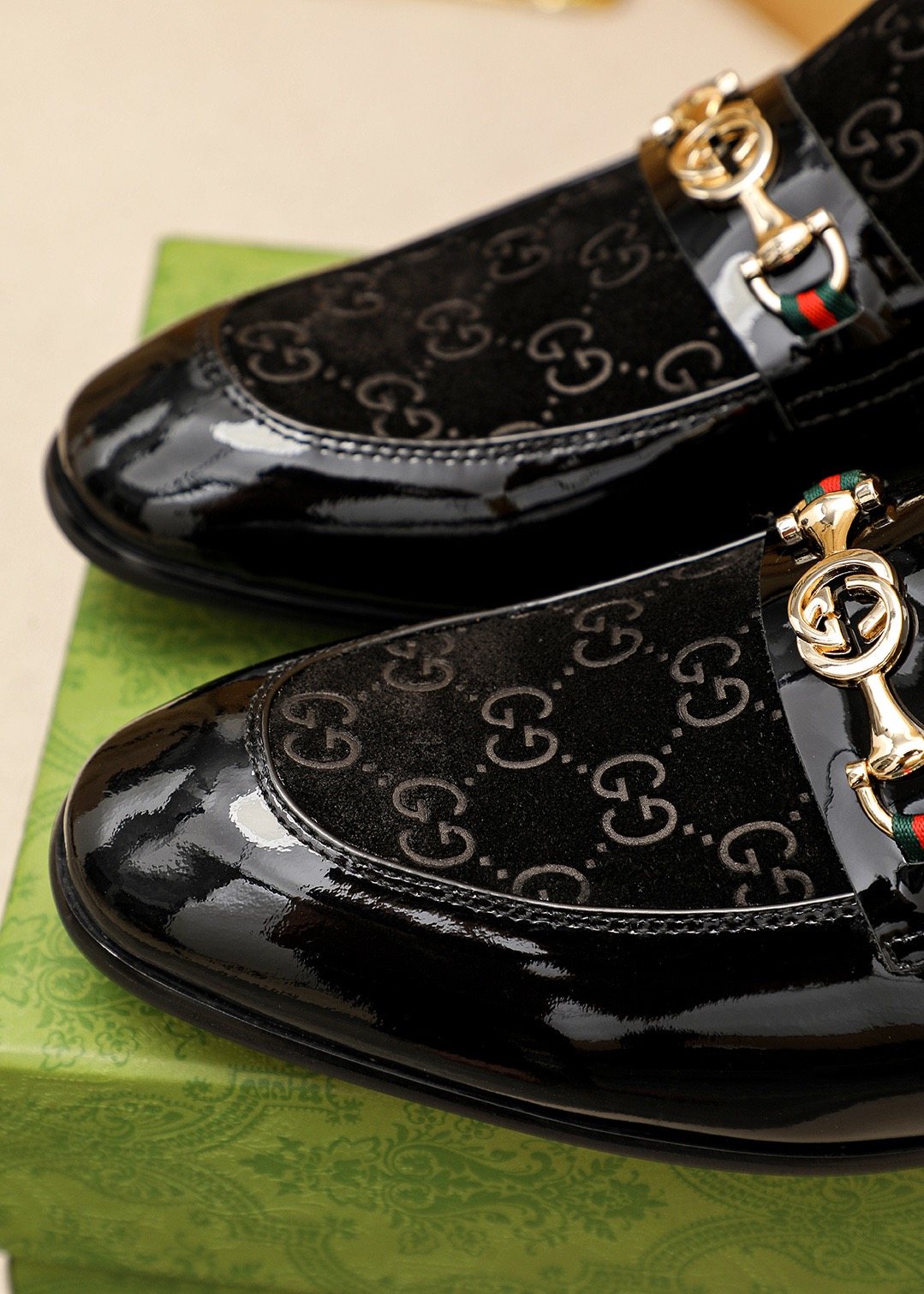 GUCCI Glossy Bit Loafers — detail