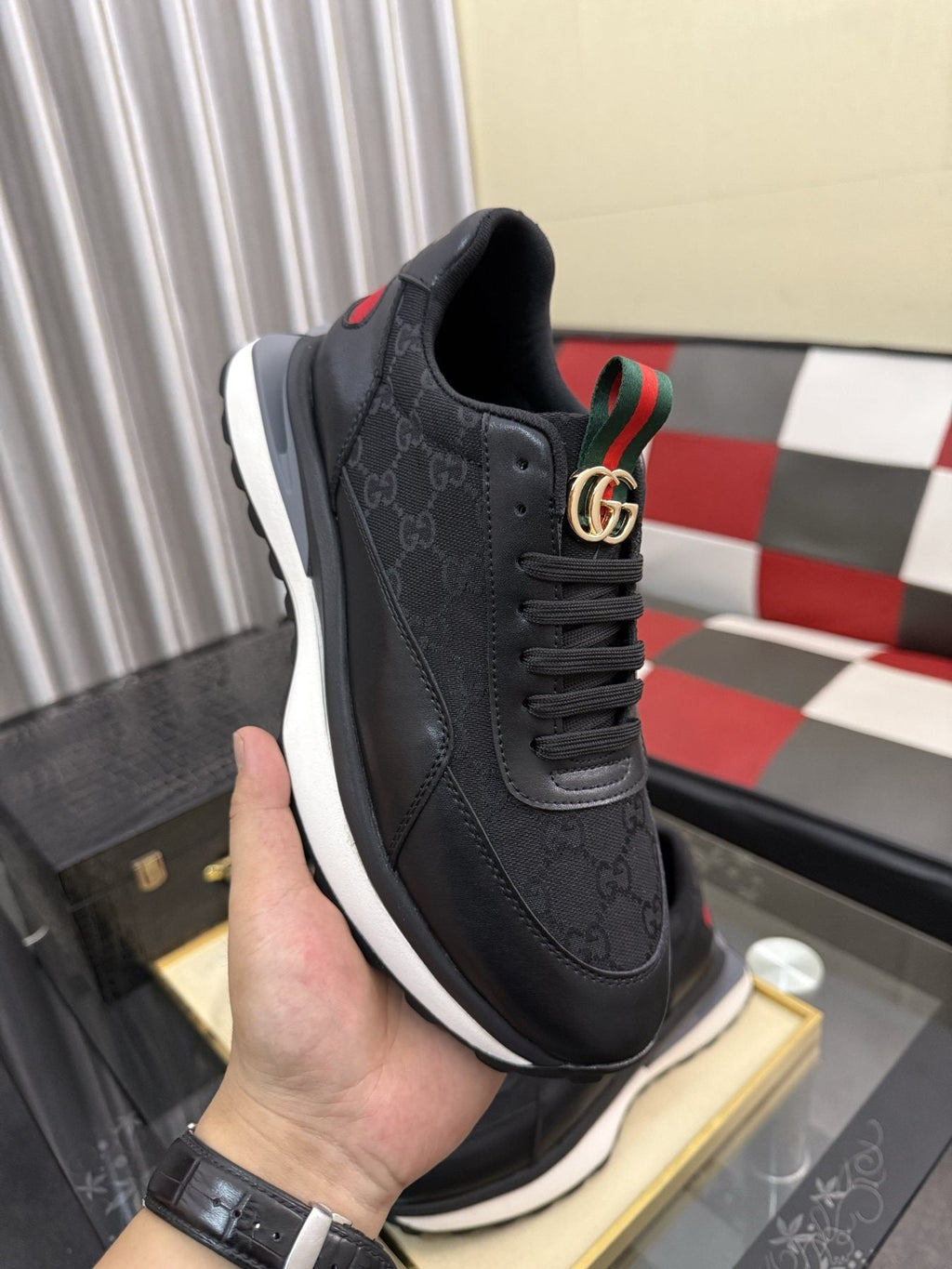 Gucci Patterned Panel Low-Top Sneakers — model