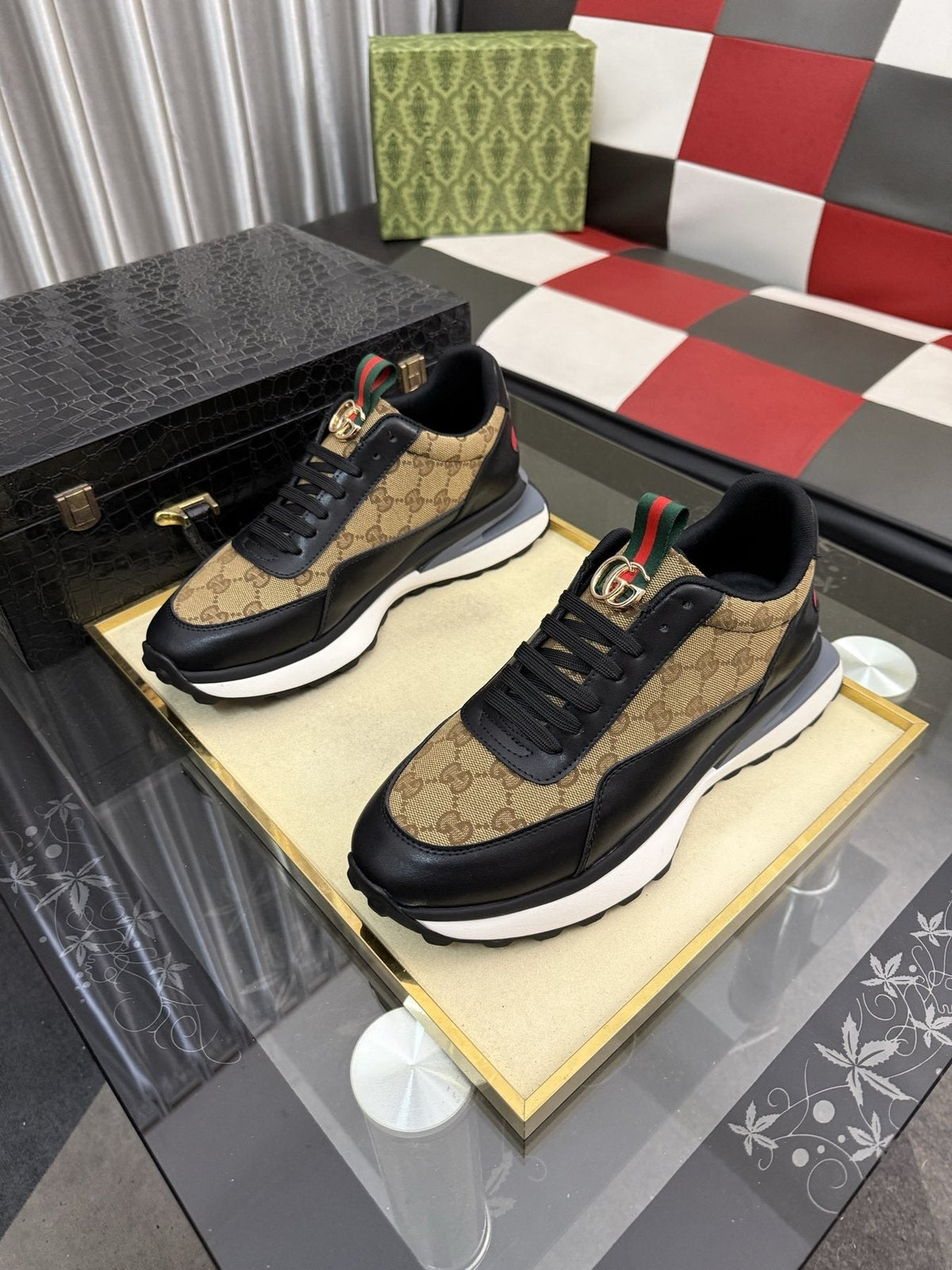 Gucci Patterned Panel Low-Top Sneakers — front