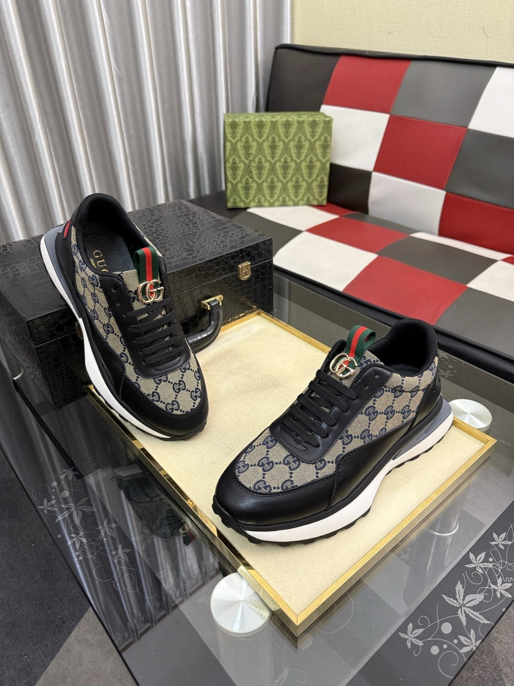 Gucci Patterned Panel Low-Top Sneakers — model