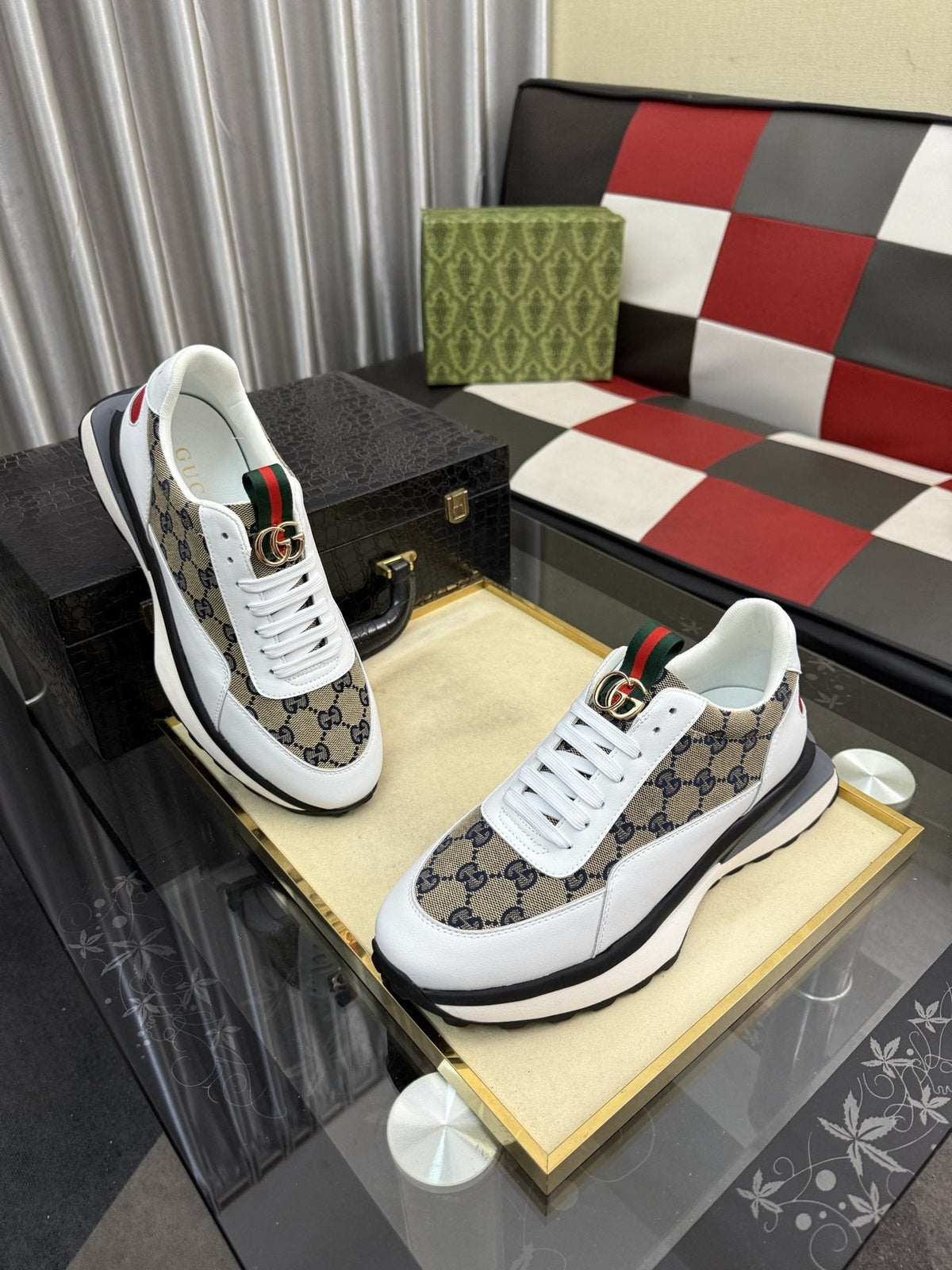 Gucci Patterned Panel Low-Top Sneakers — model