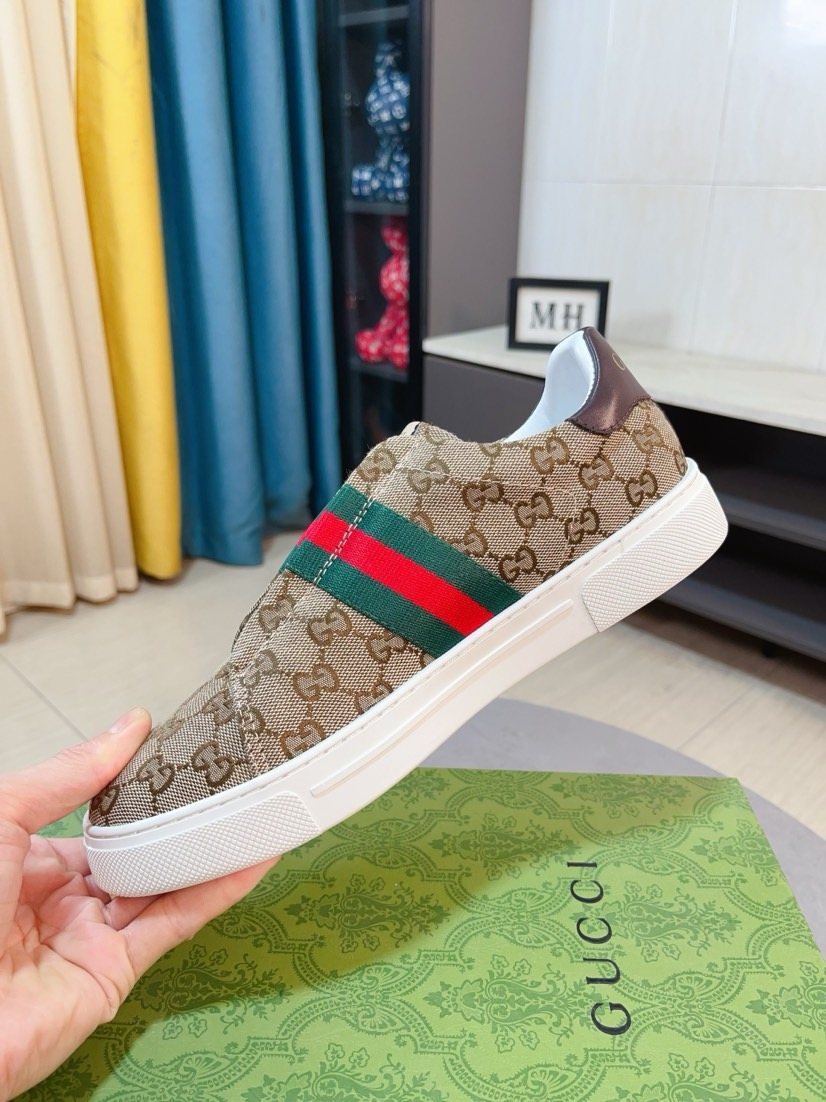 Gucci Monogram Stripe Low-Top Sneakers — detail