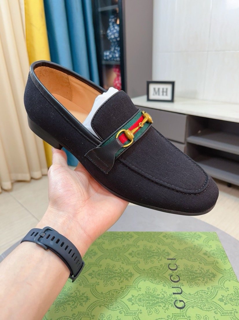 Gucci Horsebit Detail Loafers — front