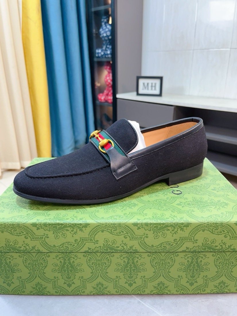 Gucci Horsebit Detail Loafers — side