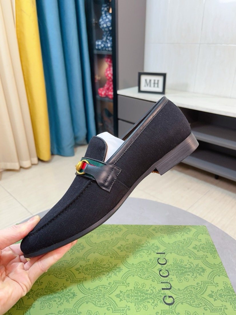 Gucci Horsebit Detail Loafers — side