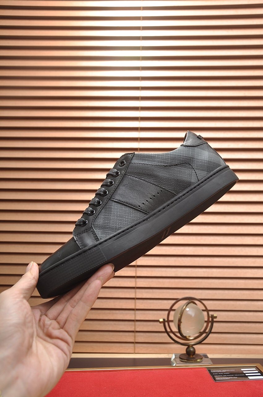 Burberry Check-Panel Low-Top Sneakers — model