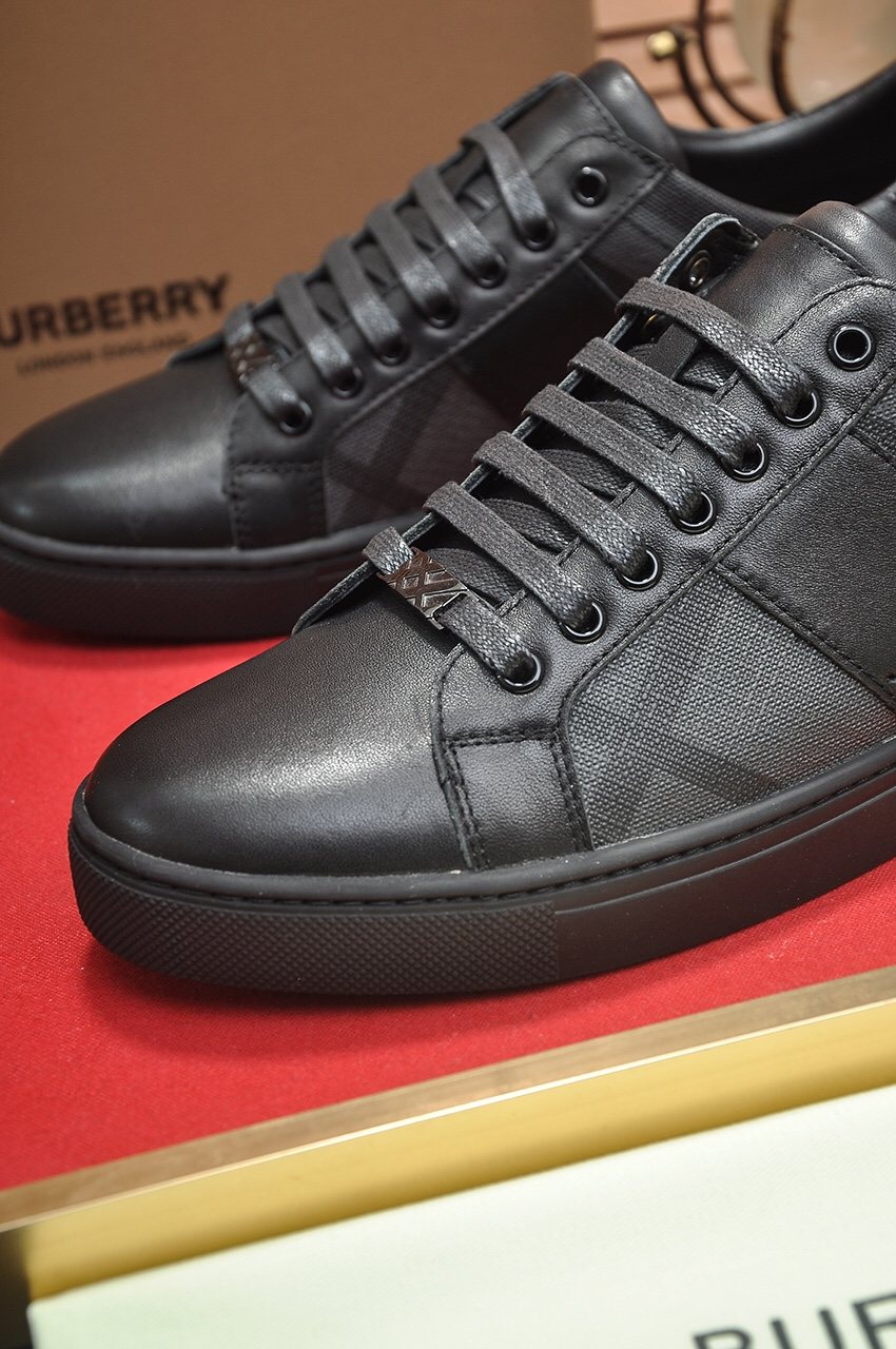Burberry Check-Panel Low-Top Sneakers — detail