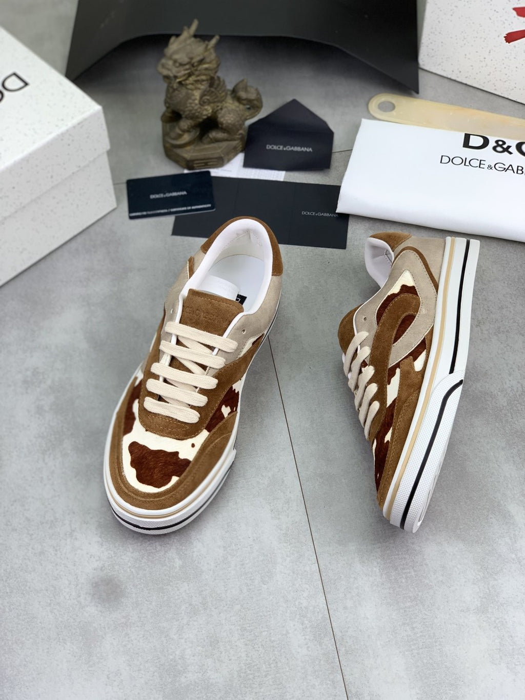 微商相册测试鞋子-Dolce & Gabbana Patterned Low-Top Sneakers — front