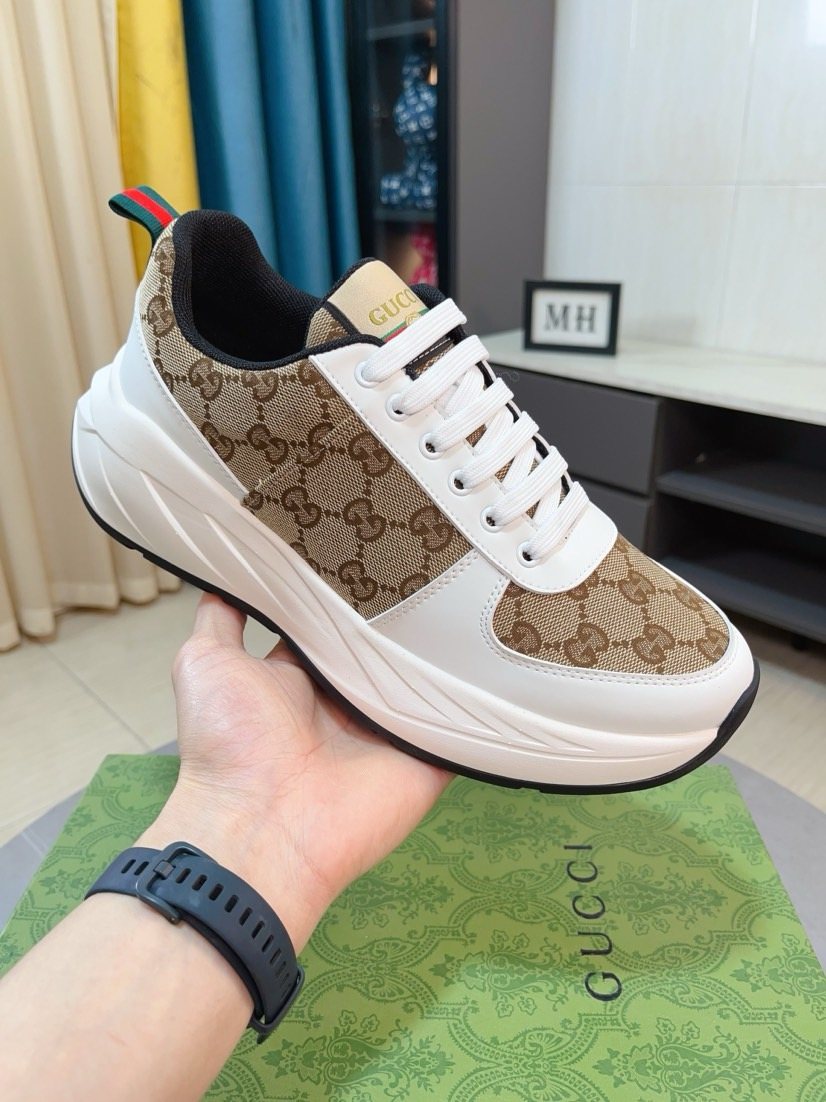 Gucci Patterned Lace-Up Low-Top Sneakers — model