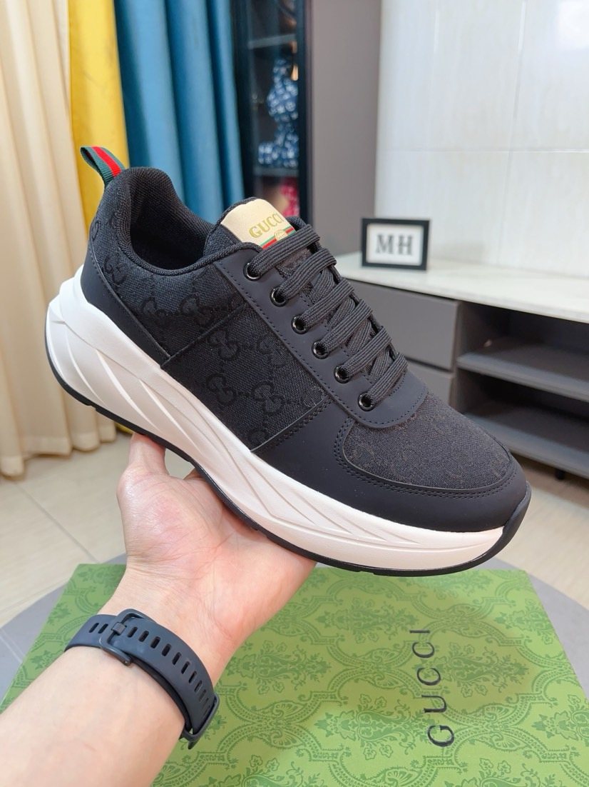 Gucci Patterned Lace-Up Low-Top Sneakers — front