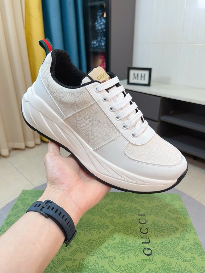 Gucci Patterned Lace-Up Low-Top Sneakers — front