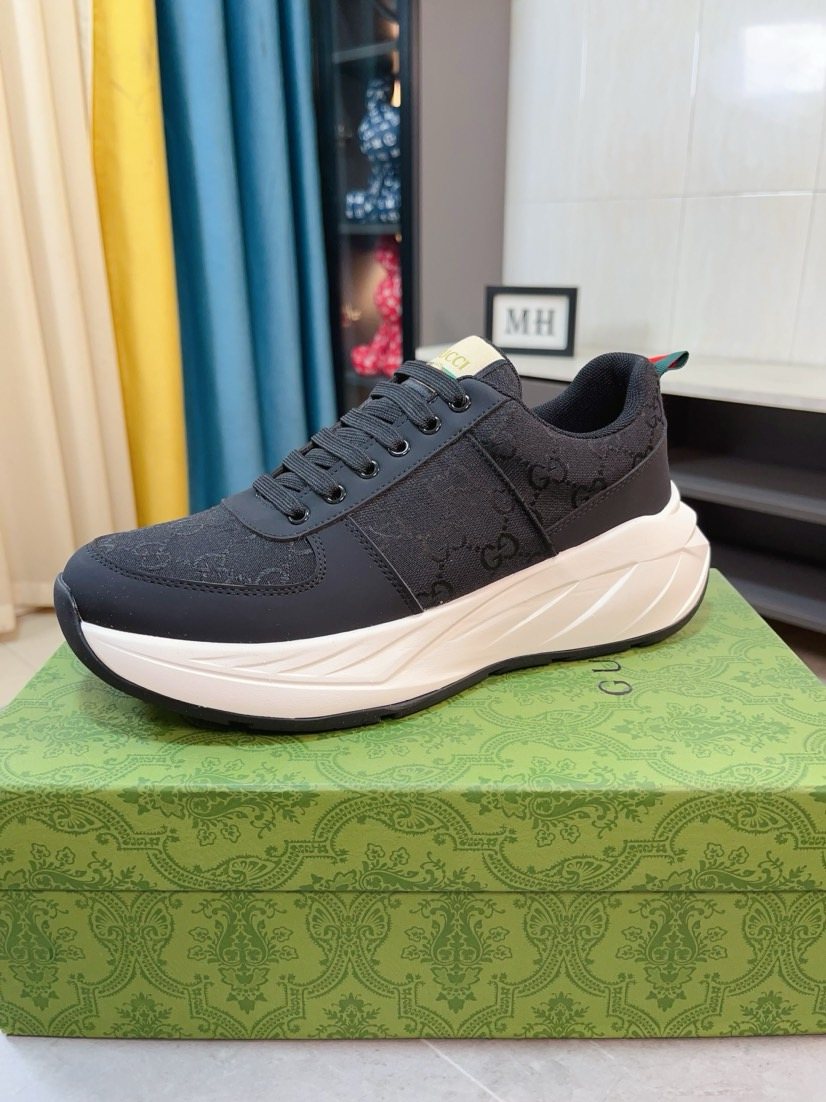 Gucci Patterned Lace-Up Low-Top Sneakers — side