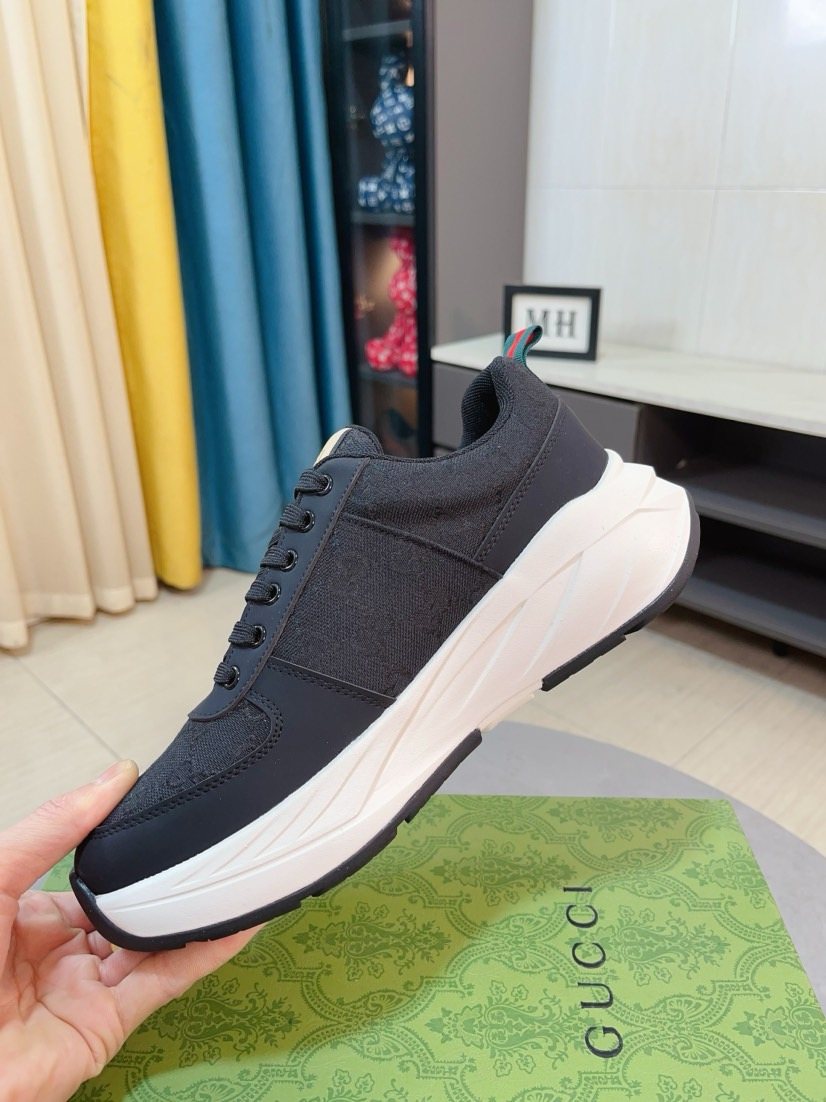 Gucci Patterned Lace-Up Low-Top Sneakers — side