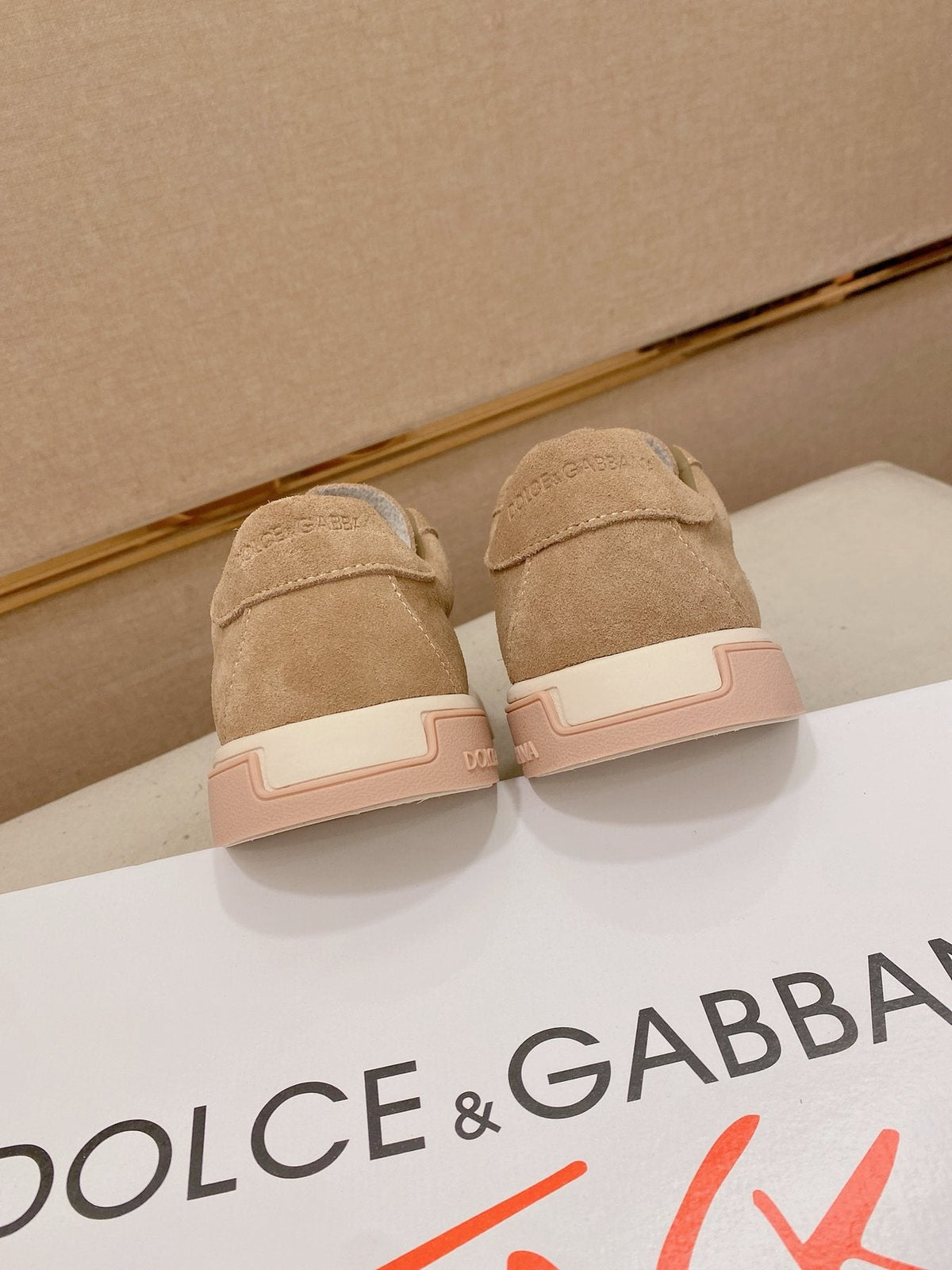 Dolce & Gabbana Low-Top Lace-Up Sneakers — detail