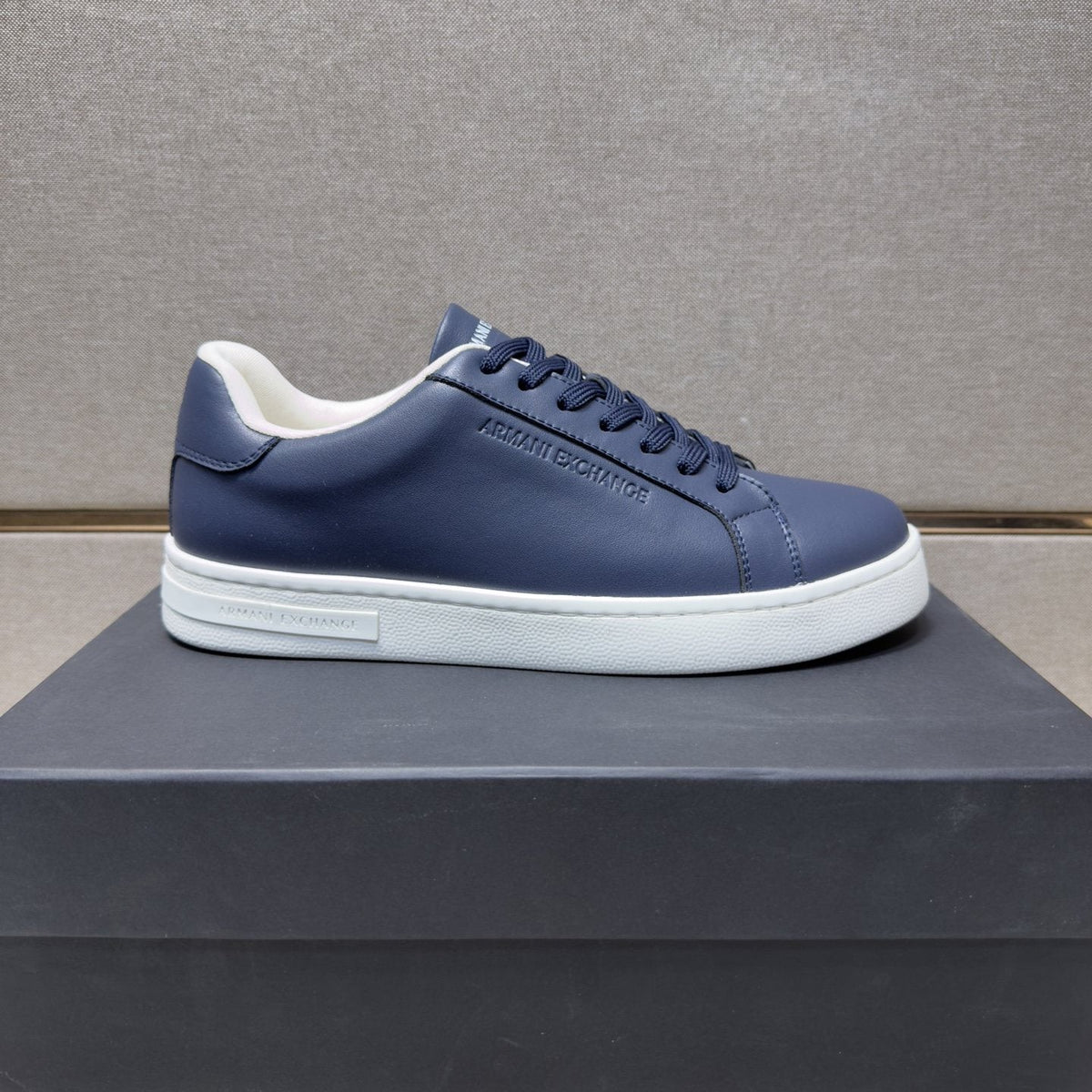 Armani Exchange Contrast Heel Low-Top Sneakers — front