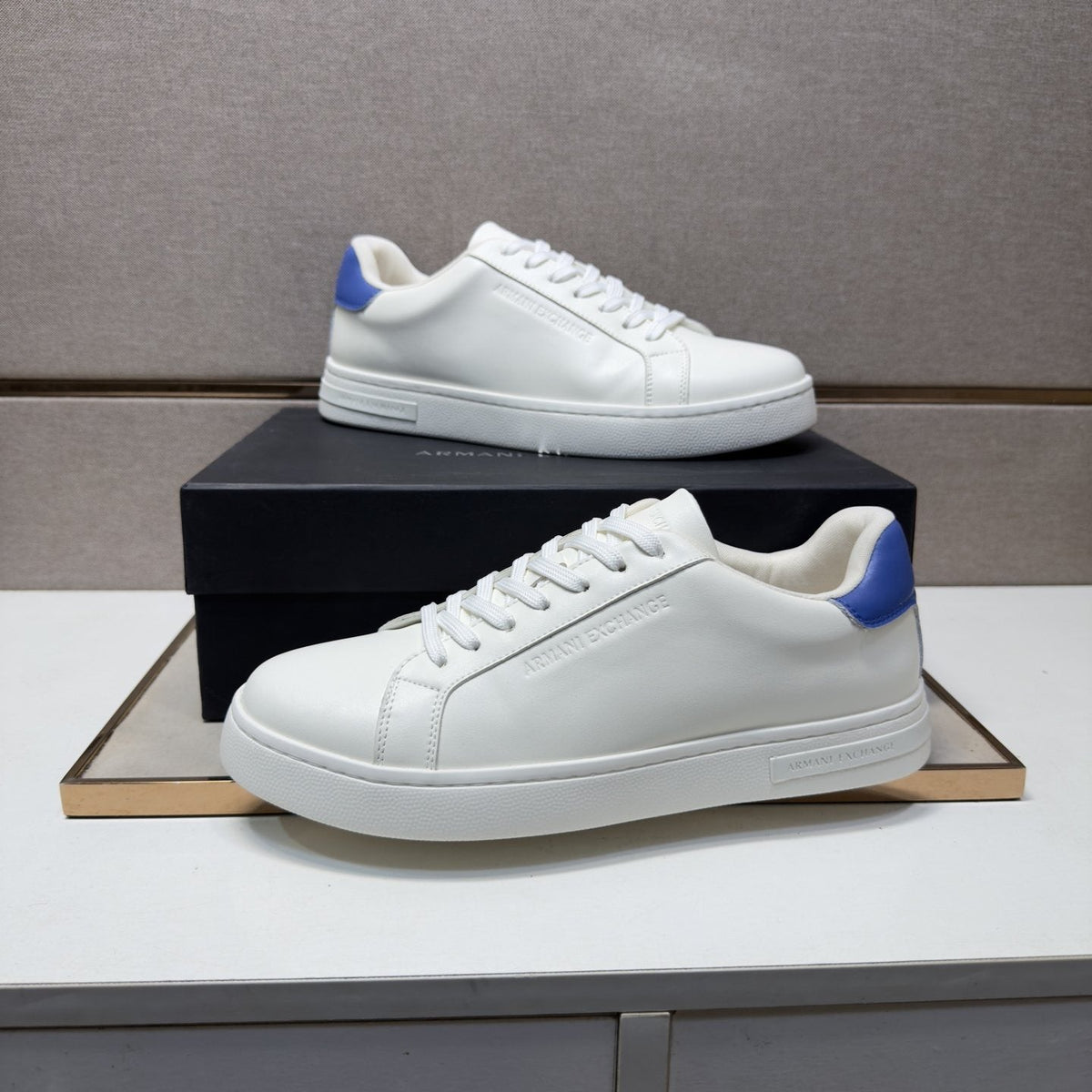 Armani Men’s Low-Top Sneakers — model