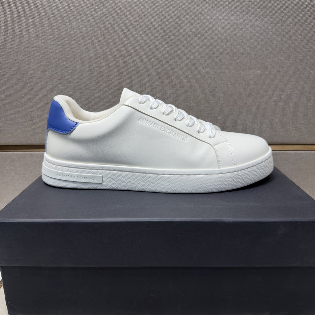 Armani Exchange Contrast Heel Low-Top Sneakers — side