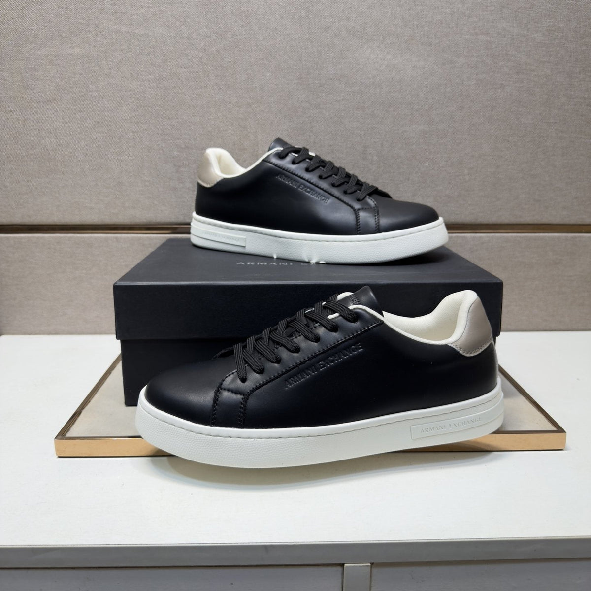 Armani Exchange Contrast Heel Low-Top Sneakers — front