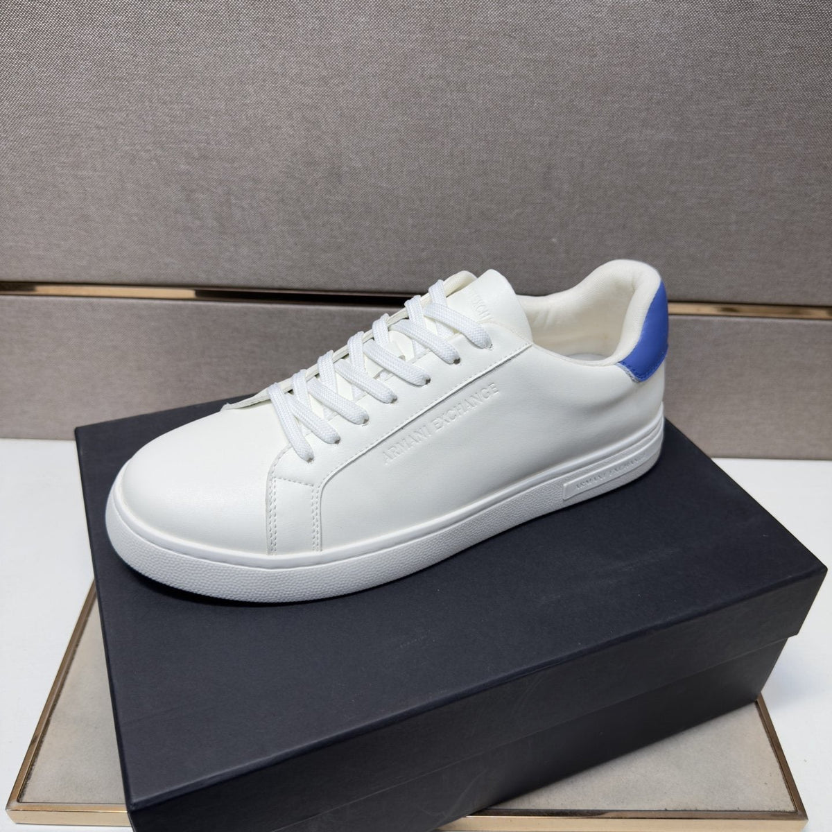 Armani Exchange Contrast Heel Low-Top Sneakers — front