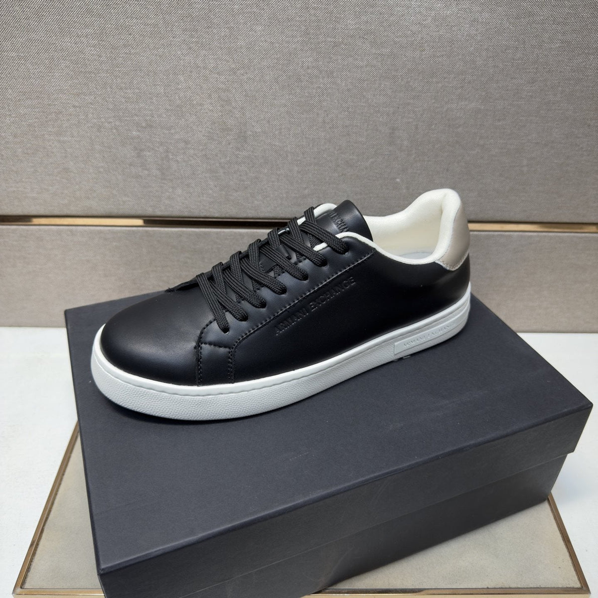 Armani Exchange Contrast Heel Low-Top Sneakers — front