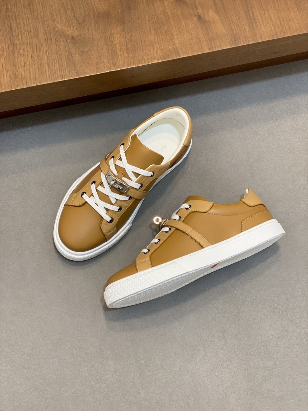 Hermès H-Detail Low-Top Sneakers — front