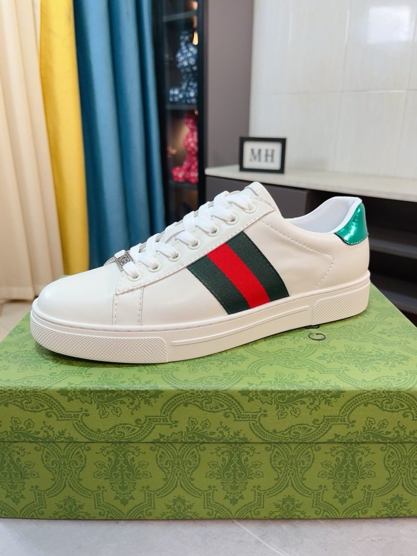 Gucci Stripe Low-Top Sneakers — front
