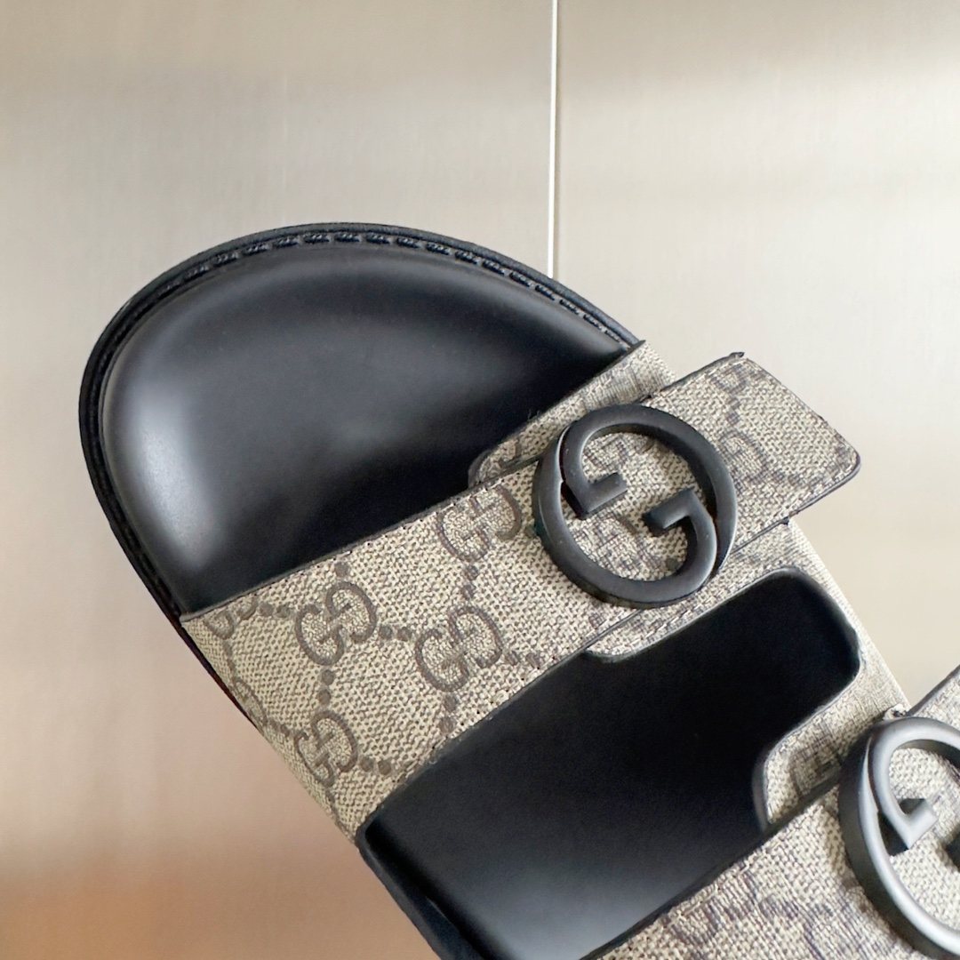 Gucci Beige Monogram Slide Sandals — detail