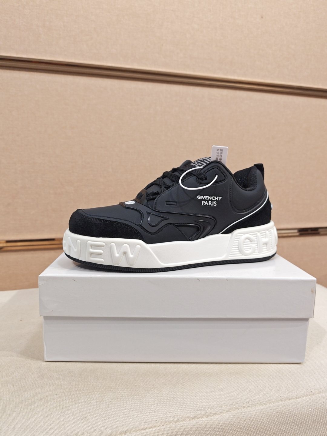 Givenchy Logo Low-Top Sneakers — hero