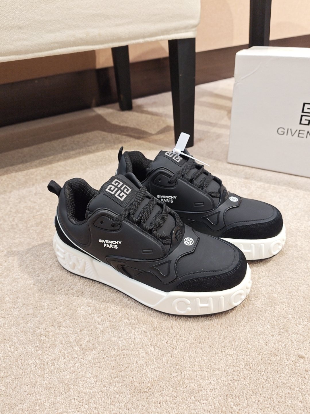 Givenchy Logo Low-Top Sneakers — side