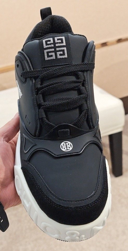 Givenchy Logo Low-Top Sneakers — front