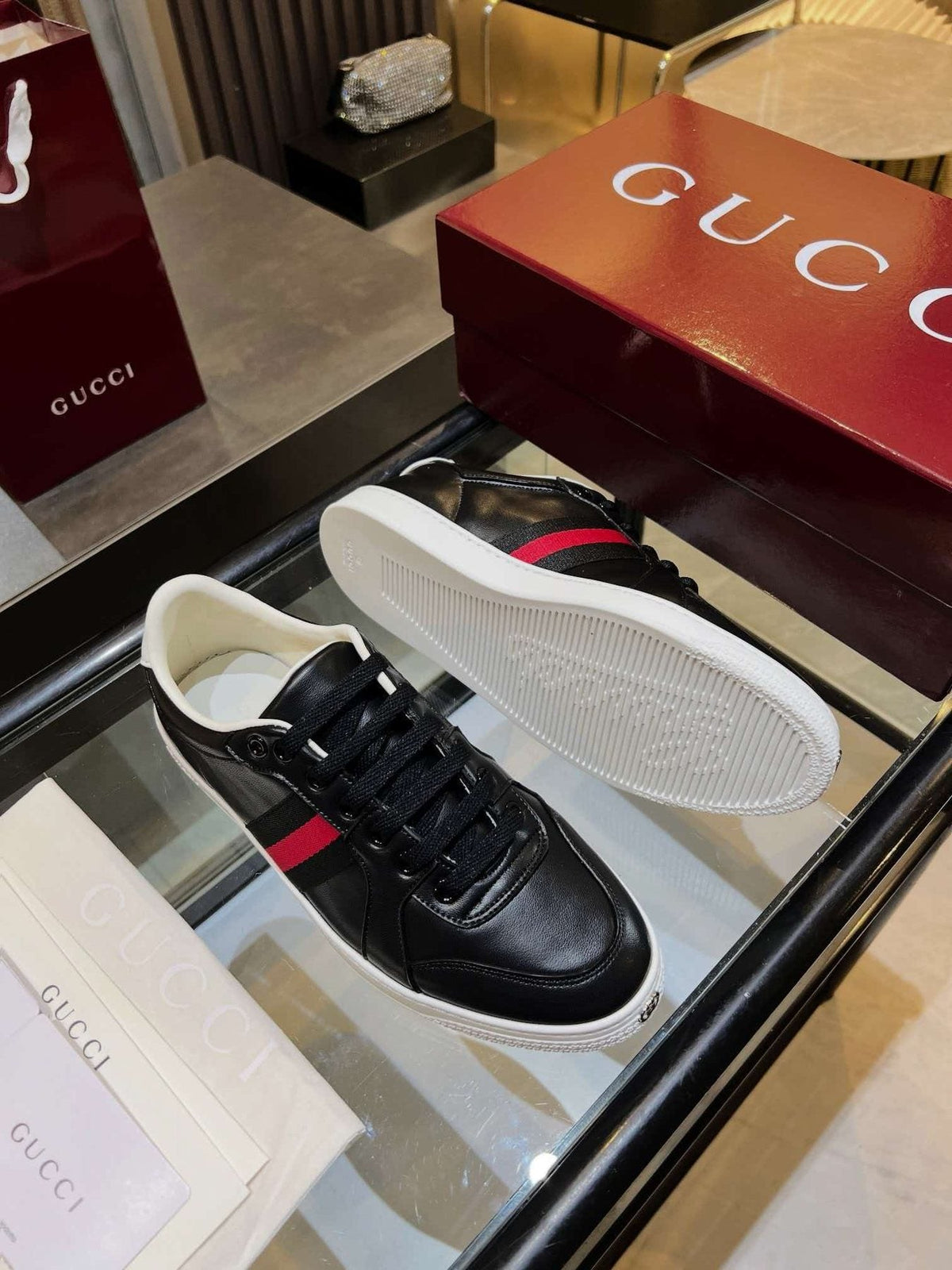 Gucci Green and Red Stripe Low-Top Sneakers — front