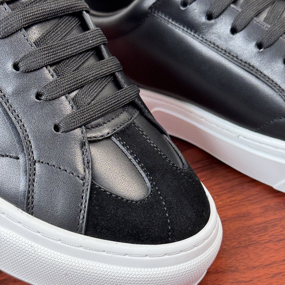 Ferragamo Gancini Low-Top Sneakers — detail