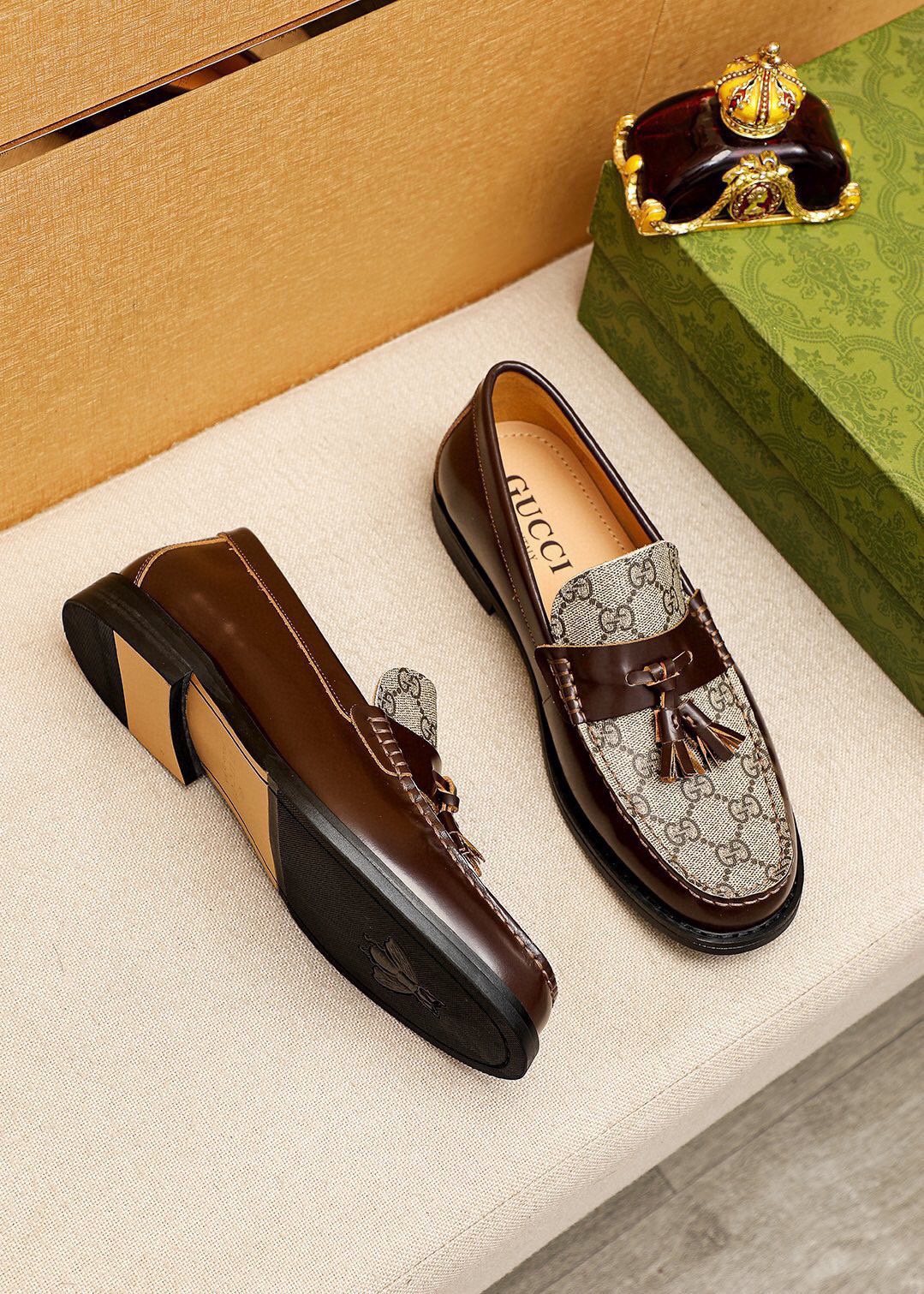 微商相册测试鞋子-Gucci Tassel Monogram Loafers — front