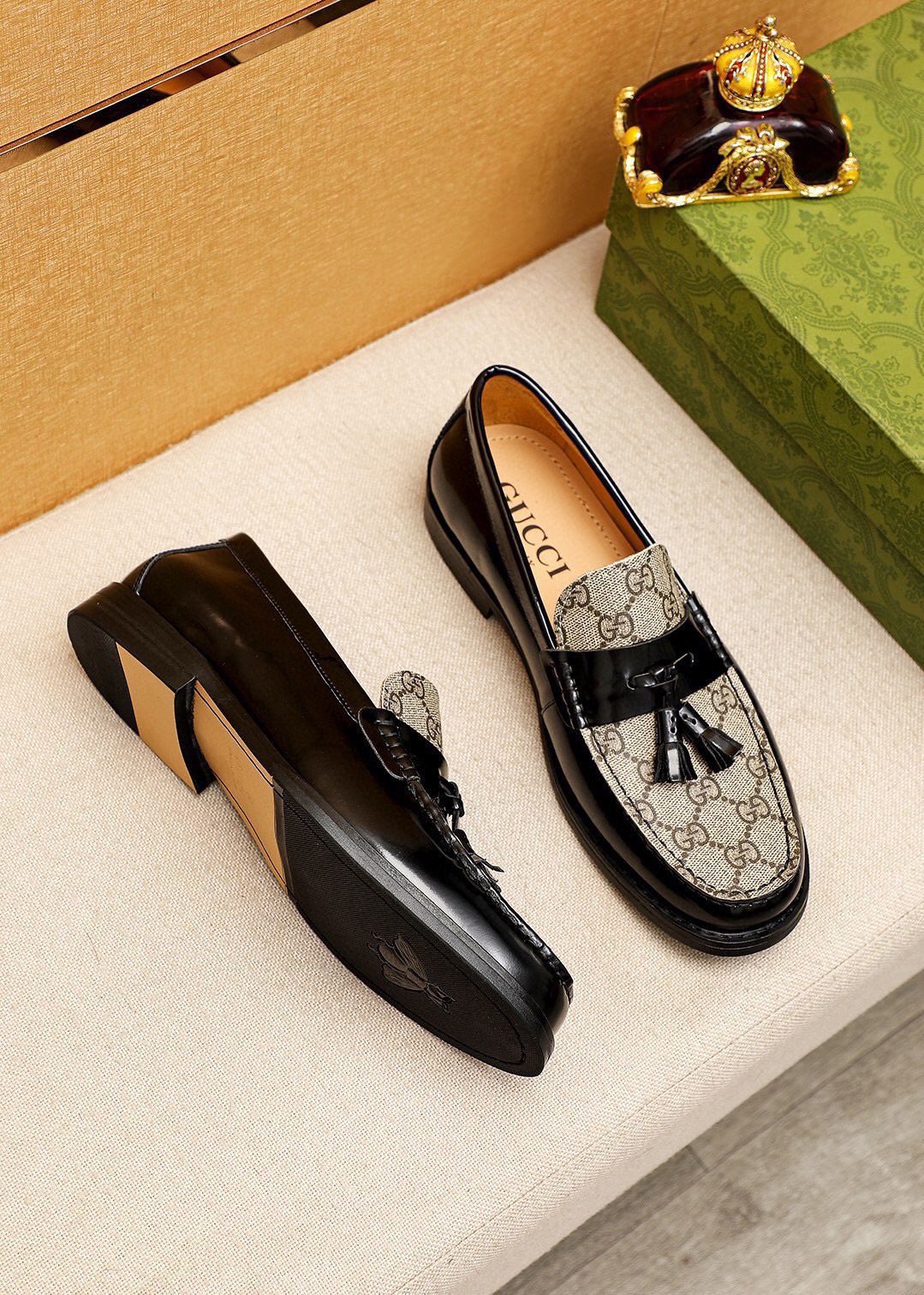 微商相册测试鞋子-Gucci Tassel Monogram Loafers — side