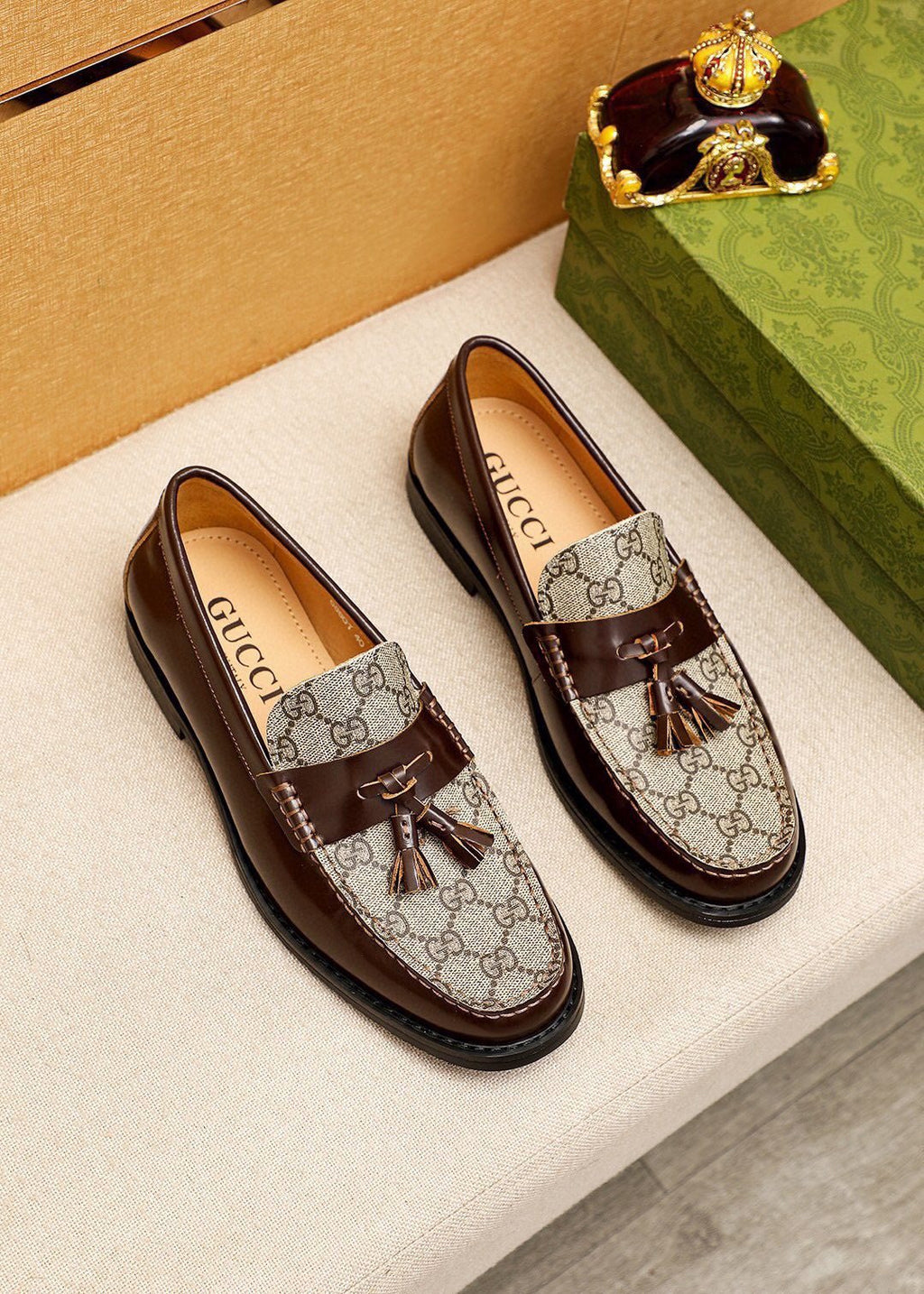 微商相册测试鞋子-Gucci Tassel Monogram Loafers — front