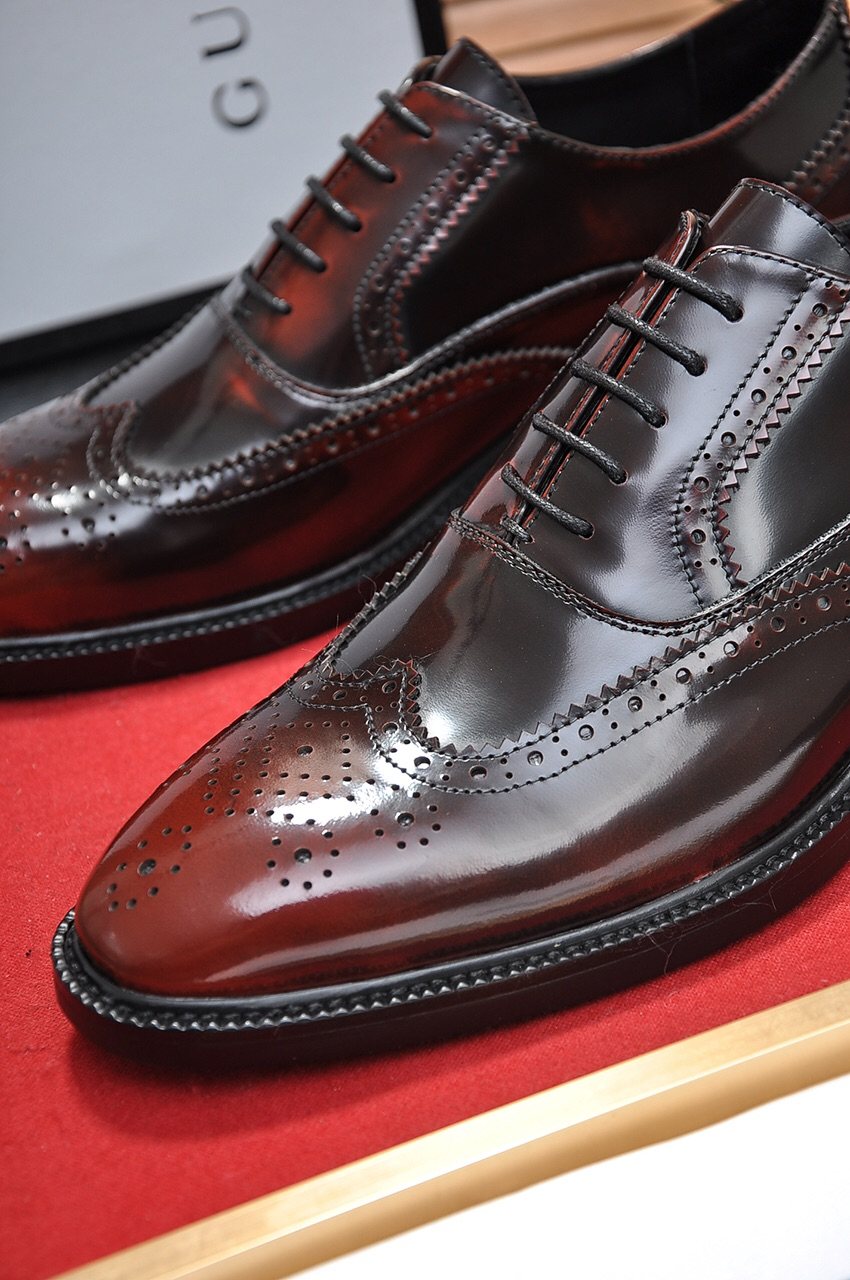 Gucci Glossy Brogue Oxford Shoes — detail