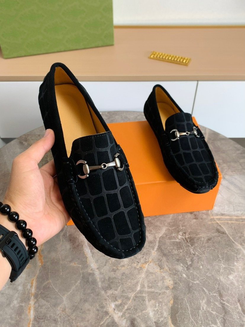 Gucci Textured Horsebit Loafers — model