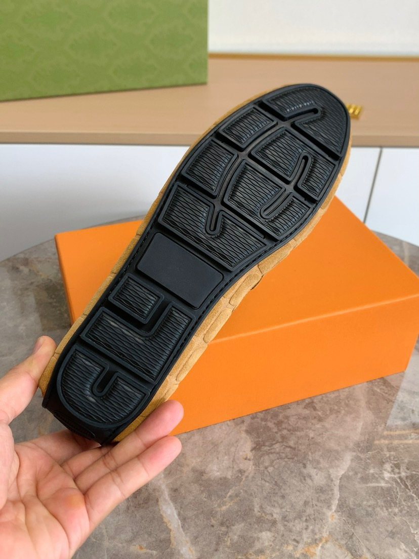 Gucci Textured Horsebit Loafers — detail