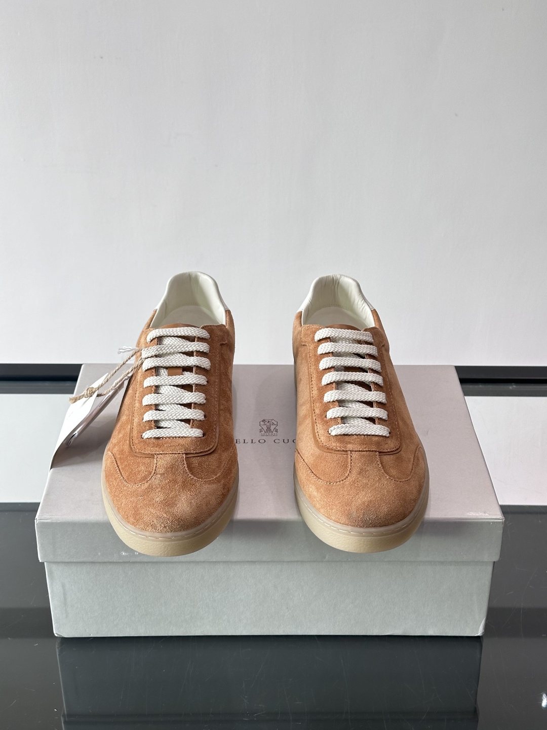 Brunello Cucinelli Off-White Low-Top Sneakers — front