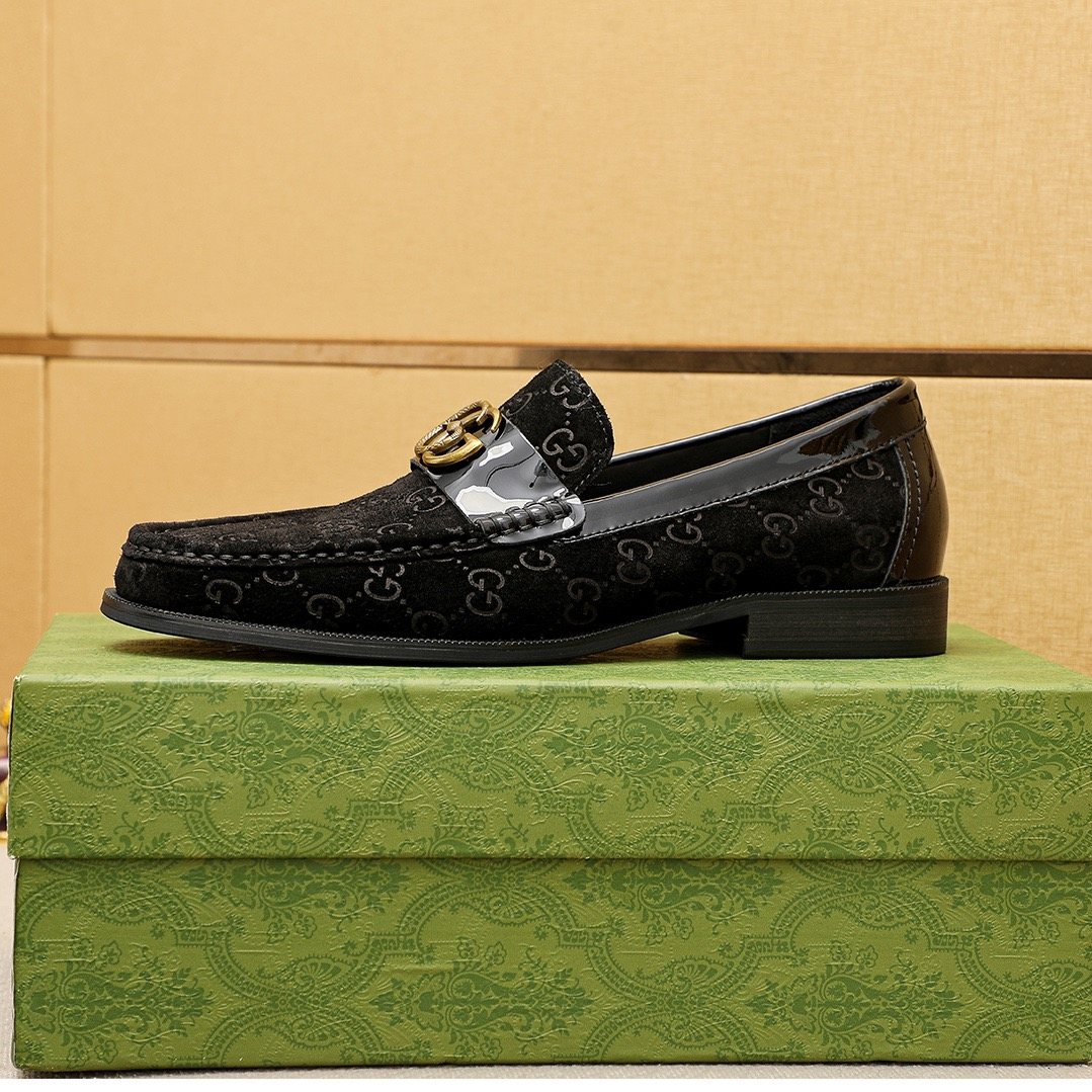 Gucci Patterned Hardware Loafers — side