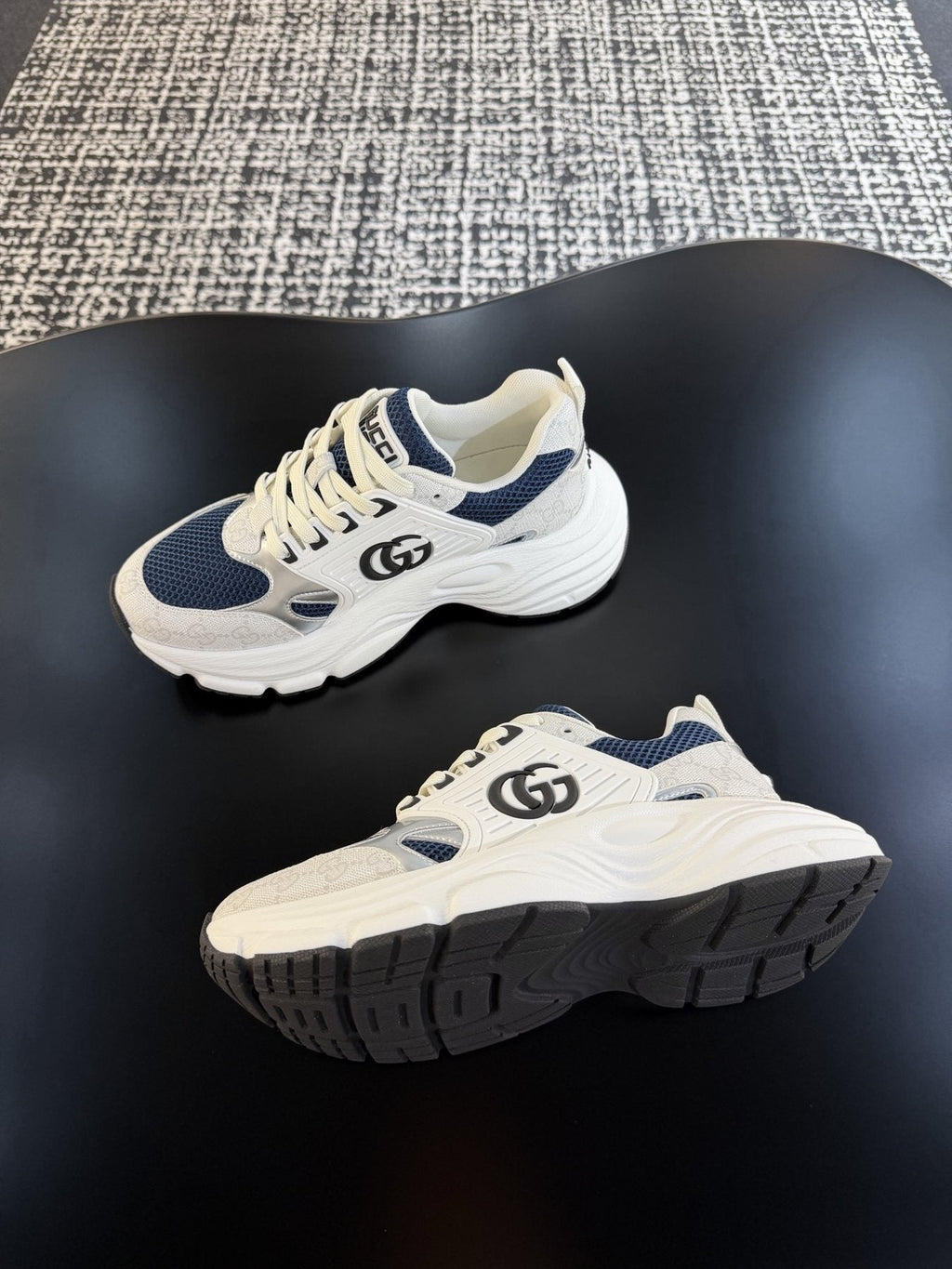 Gucci GG Logo Low-Top Sneakers — front