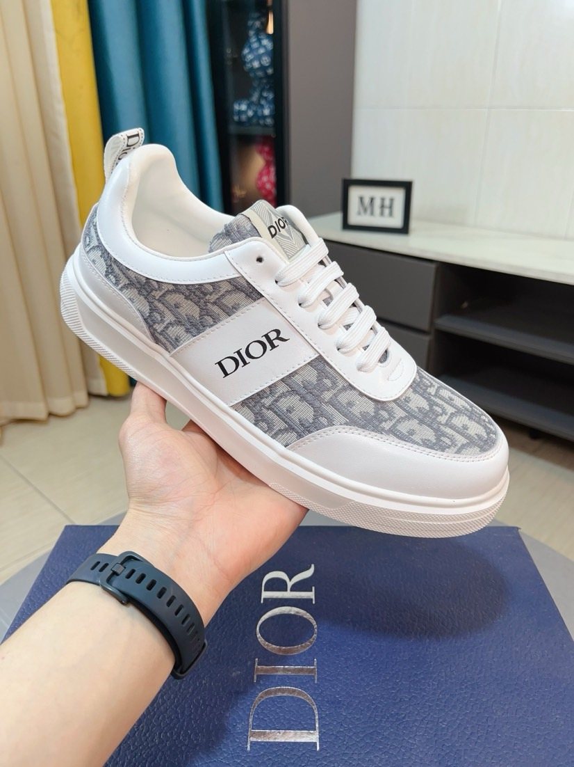 Dior Patterned Low-Top Sneakers — model